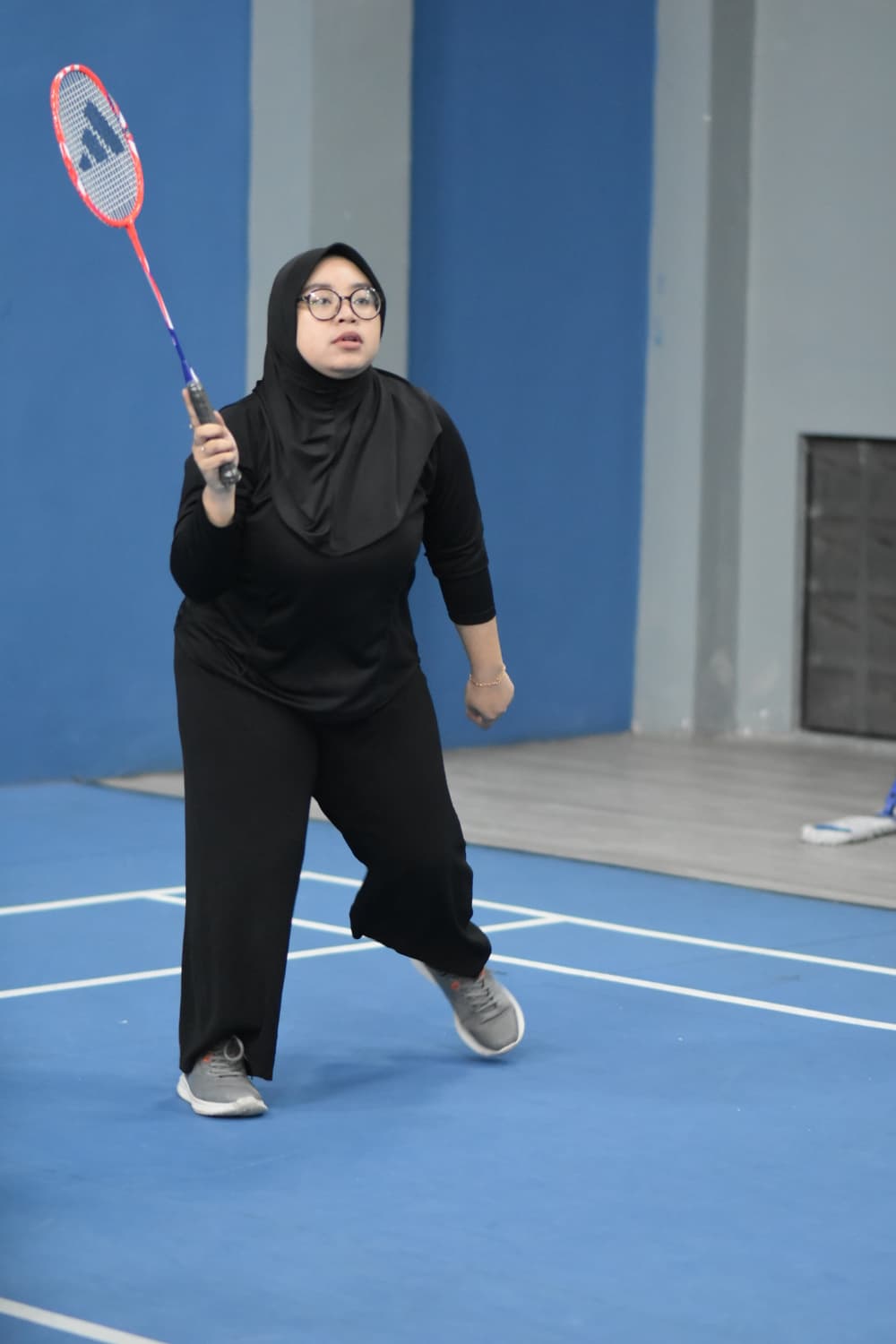 Wide shot of a doubles match.